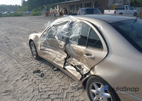 2002 Mercedes-Benz C 240 из США, поврежденный, VIN WDBRF61J72F207922